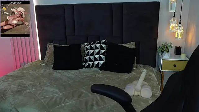 Snapshot of AtheneaRusell chatting on 10/26/25, 09:10 AtheneaRusell online show from 10/26/25, 09:10