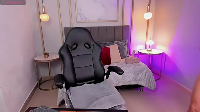 Snapshot of AtheneaRusell chatting on 11/11/25, 11:43 AtheneaRusell online show from 11/11/25, 11:43