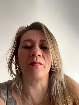 Snapshot of AtheneaRusell chatting on 11/16/25, 05:07 AtheneaRusell online show from 11/16/25, 05:07