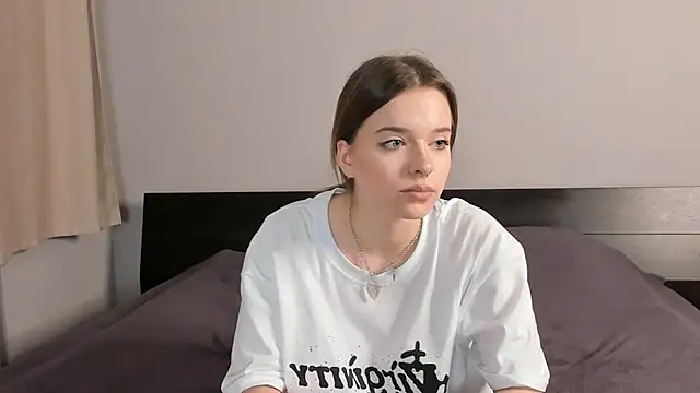 Snapshot of MonaClive chatting on 01/19/25, 10:50 MonaClive online show from 01/19/25, 10:50