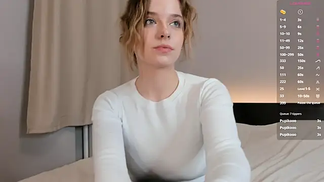 Snapshot of MonaClive chatting on 02/03/25, 11:42 MonaClive online show from 02/03/25, 11:42