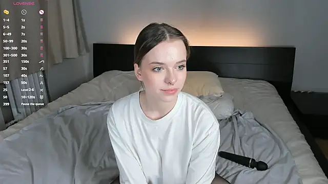 Snapshot of MonaClive chatting on 02/08/25, 12:50 MonaClive online show from 02/08/25, 12:50