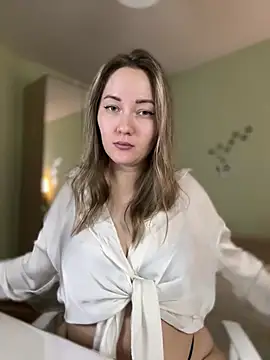 Snapshot of Kiss_My_Body chatting on 03/06/25, 08:30 Kiss My Body online show from 03/06/25, 08:30