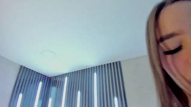 Snapshot of Stefanyduque1 chatting on 09/19/25, 03:13 Stefanyduque1 online show from 09/19/25, 03:13