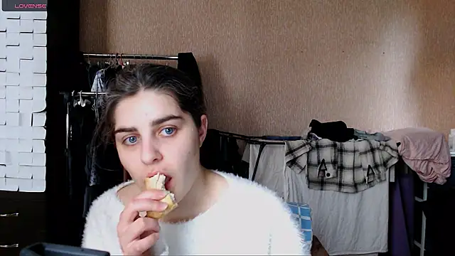  Roselina  online show from 03/16/26, 11:47