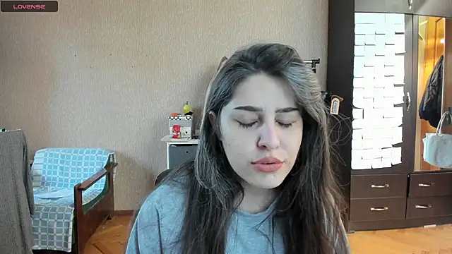 Snapshot of _Roselina_ chatting on 05/03/26, 10:54 Roselina online show from 05/03/26, 10:54