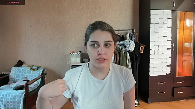 Snapshot of _Roselina_ chatting on 05/19/26, 01:50 Roselina online show from 05/19/26, 01:50