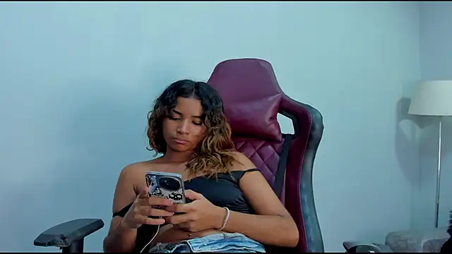 Snapshot of yian_meghan chatting on 01/16/25, 02:19 yian meghan online show from 01/16/25, 02:19