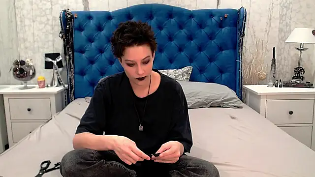 via mayer  online show from 04/21/26, 04:52