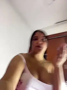 Snapshot of Cinnamon-Dirty chatting on 02/19/25, 02:01 Cinnamon-Dirty online show from 02/19/25, 02:01