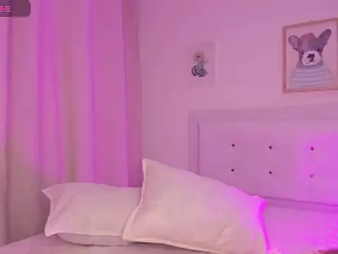 Snapshot of Missangeldust16 chatting on 02/05/25, 12:06 Missangeldust16 online show from 02/05/25, 12:06