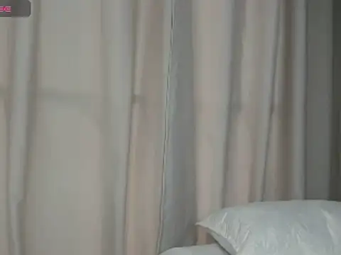 Snapshot of Missangeldust16 chatting on 02/06/25, 08:02 Missangeldust16 online show from 02/06/25, 08:02