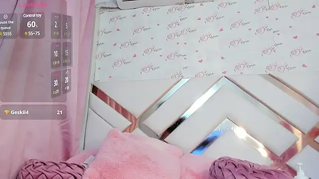 Snapshot of NoaBrowm chatting on 01/18/25, 01:29 NoaBrowm online show from 01/18/25, 01:29