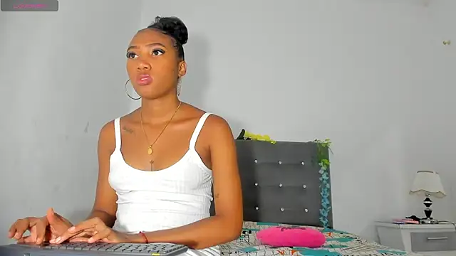 Snapshot of NoaBrowm chatting on 09/18/25, 10:01 NoaBrowm online show from 09/18/25, 10:01