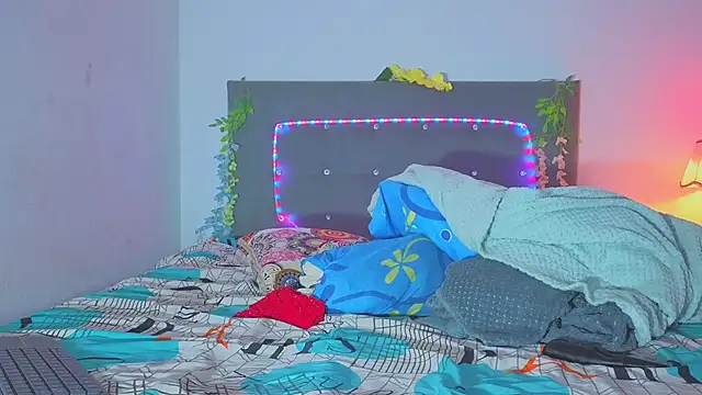 Snapshot of NoaBrowm chatting on 11/27/25, 10:45 NoaBrowm online show from 11/27/25, 10:45