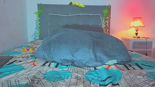 Snapshot of NoaBrowm chatting on 11/29/25, 09:40 NoaBrowm online show from 11/29/25, 09:40