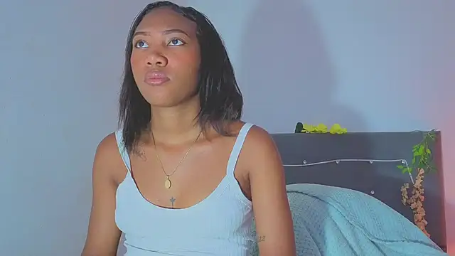 Snapshot of NoaBrowm chatting on 12/18/25, 12:17 NoaBrowm online show from 12/18/25, 12:17