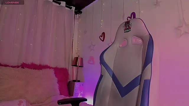 Snapshot of emma_soffia_ chatting on 03/13/25, 05:50 emma soffia  online show from 03/13/25, 05:50