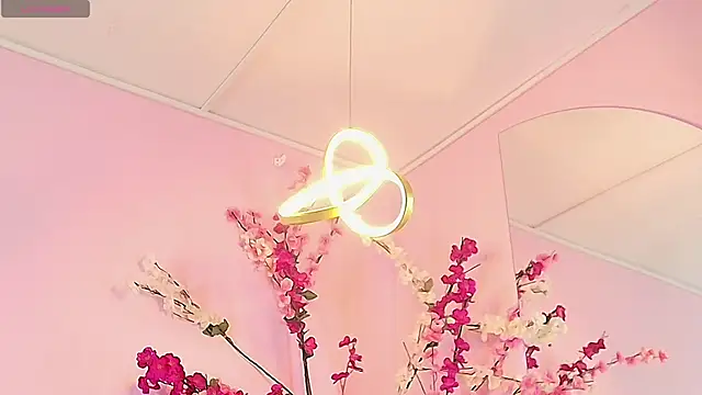 Snapshot of scarlette69 chatting on 02/08/25, 12:28 scarlette69 online show from 02/08/25, 12:28