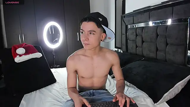 alanblack1 online show from 11/21/25, 10:08