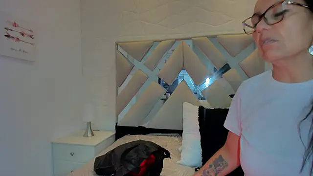 raquell moore online show from 03/06/25, 08:19