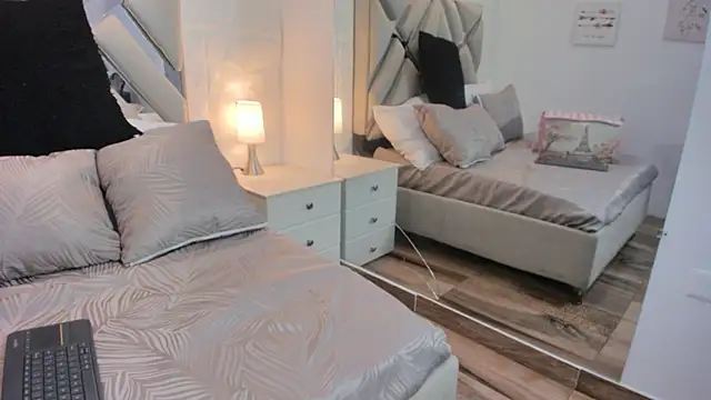 raquell moore online show from 09/14/25, 05:34