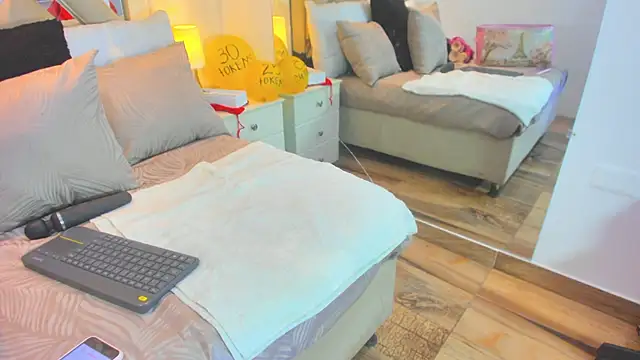 raquell moore online show from 12/16/25, 05:29