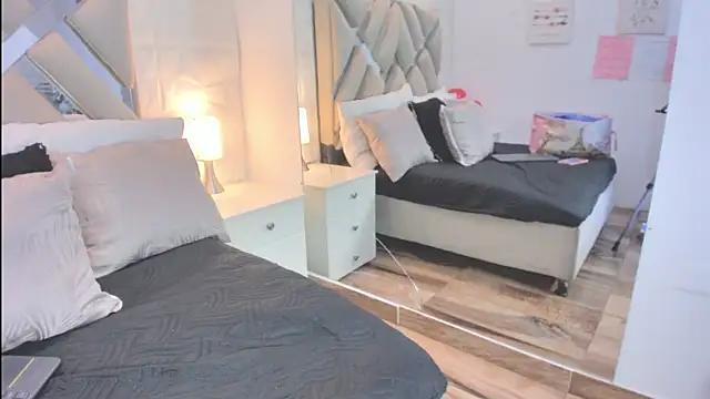 raquell moore online show from 03/28/26, 02:27