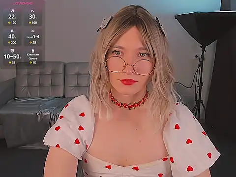 foxy jpg online show from 01/30/25, 12:07