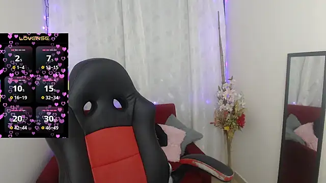 Snapshot of miss_moonlight chatting on 03/15/25, 11:39 miss moonlight online show from 03/15/25, 11:39