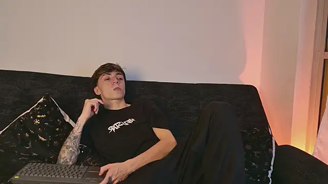 ethan and ava online show from 02/05/26, 02:27