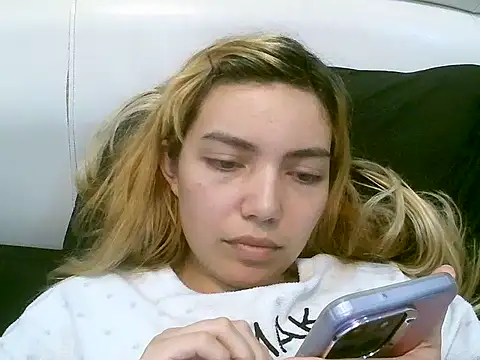 VittoriaTaylor online show from 10/17/25, 07:05