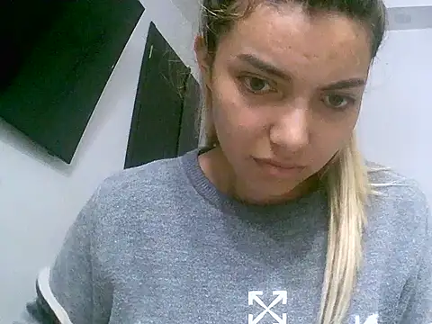 VittoriaTaylor online show from 02/15/26, 11:56