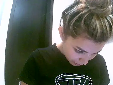 VittoriaTaylor online show from 04/03/26, 09:57