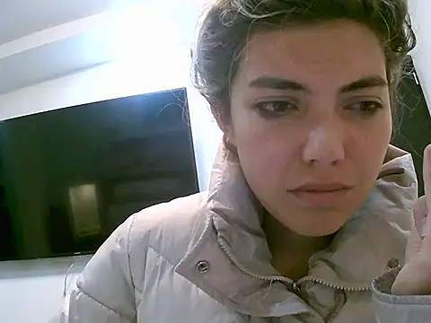 VittoriaTaylor online show from 04/17/26, 04:54