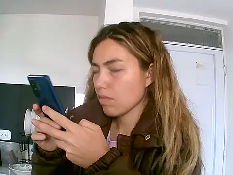 VittoriaTaylor online show from 04/18/26, 06:34