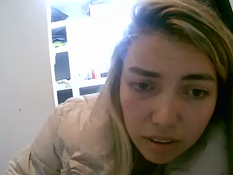 VittoriaTaylor online show from 04/20/26, 04:10