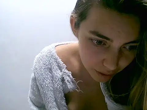 VittoriaTaylor online show from 06/06/26, 04:39