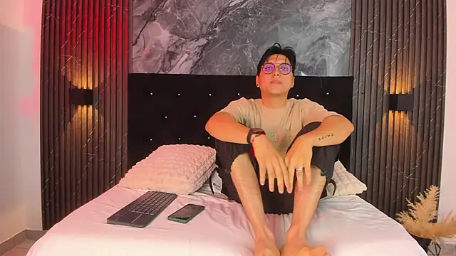 Snapshot of vanilla_hot chatting on 01/28/25, 01:27 vanilla hot online show from 01/28/25, 01:27