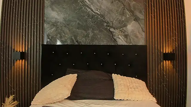 Snapshot of vanilla_hot chatting on 02/08/25, 01:11 vanilla hot online show from 02/08/25, 01:11