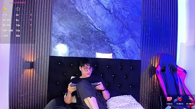 Snapshot of vanilla_hot chatting on 02/14/25, 01:18 vanilla hot online show from 02/14/25, 01:18