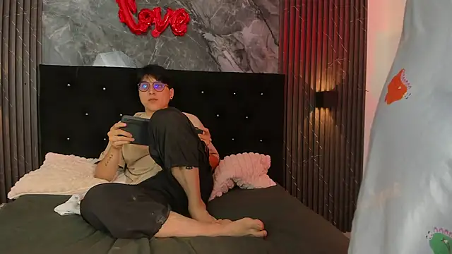 Snapshot of vanilla_hot chatting on 02/18/25, 01:22 vanilla hot online show from 02/18/25, 01:22