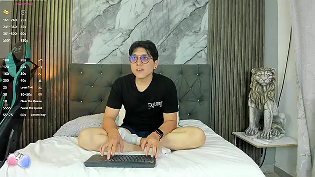 Snapshot of vanilla_hot chatting on 03/02/25, 07:23 vanilla hot online show from 03/02/25, 07:23