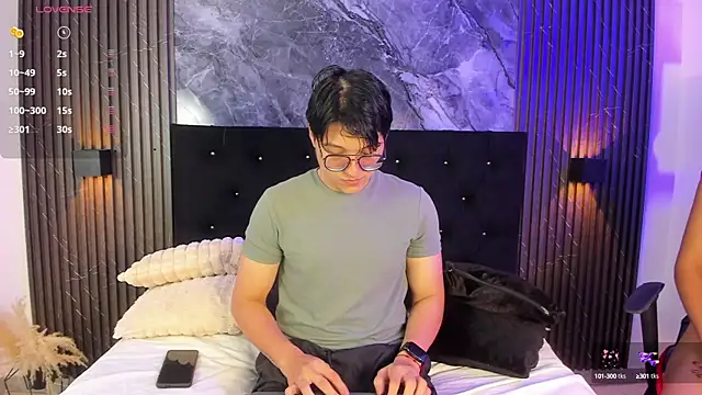 Snapshot of vanilla_hot chatting on 03/04/25, 01:17 vanilla hot online show from 03/04/25, 01:17