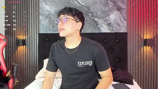 Snapshot of vanilla_hot chatting on 03/07/25, 01:29 vanilla hot online show from 03/07/25, 01:29