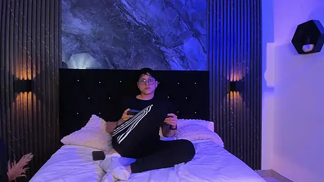 Snapshot of vanilla_hot chatting on 03/18/25, 01:09 vanilla hot online show from 03/18/25, 01:09