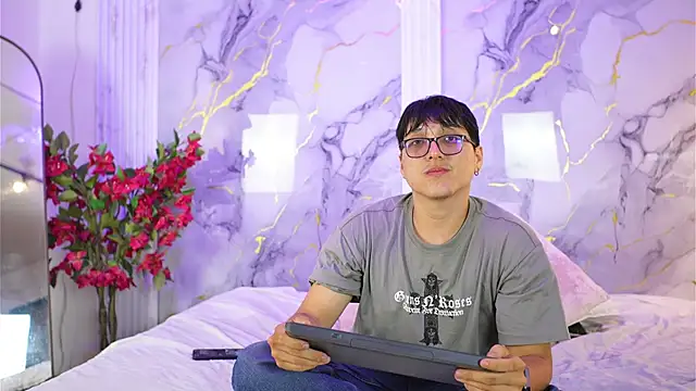 Snapshot of vanilla_hot chatting on 10/05/25, 07:34 vanilla hot online show from 10/05/25, 07:34