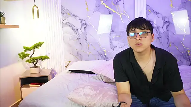 Snapshot of vanilla_hot chatting on 10/07/25, 01:30 vanilla hot online show from 10/07/25, 01:30