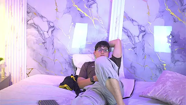 Snapshot of vanilla_hot chatting on 10/12/25, 07:24 vanilla hot online show from 10/12/25, 07:24