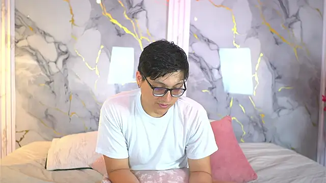 Snapshot of vanilla_hot chatting on 10/13/25, 07:36 vanilla hot online show from 10/13/25, 07:36